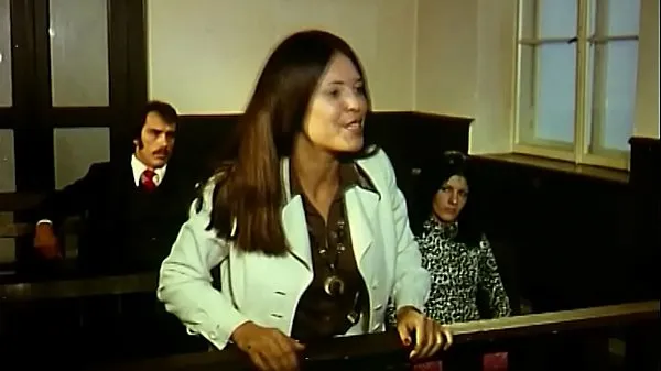 Μεγάλα Orgy - Judge investigates facts of the case in the courtroom μεγάλα κλιπ