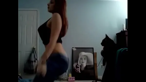 Veliki Millie Acera Twerking my ass while playing with my pussy mega posnetki