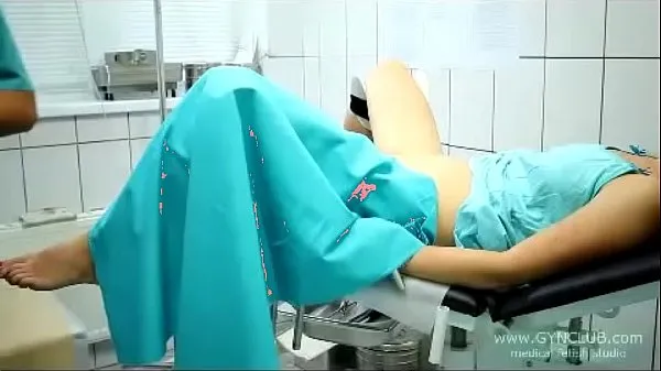 Grote beautiful girl on a gynecological chair (33 megaclips