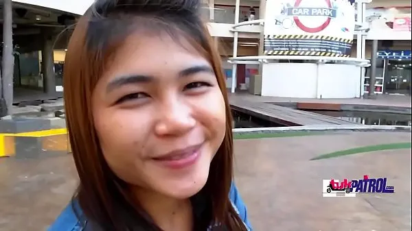 Klip berukuran Smiling Thai babe gets foreign penis besar