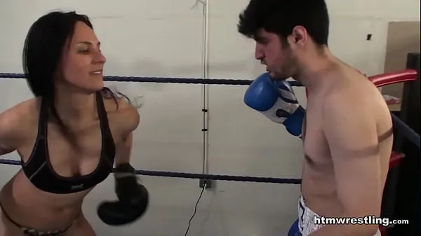 Grote Femdom Boxing Beatdown of a Wimp megaclips