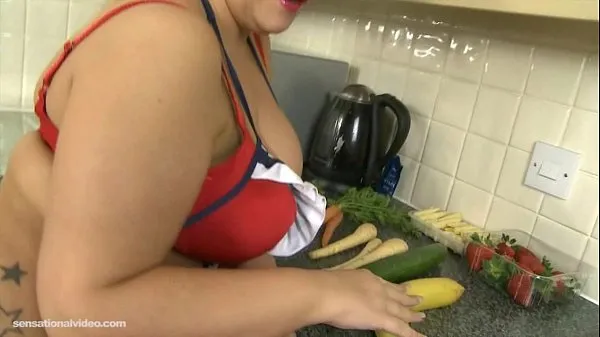Big Plump British MILF Deepthroats Vegetables mega Clips