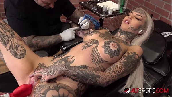 Big Amber Luke masturbates while getting tattooed mega Clips