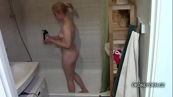 Stora Blonde teen Maya in the shower megaklipp