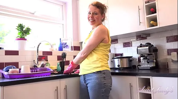 Большие AuntJudys - 46-летняя милфа Alexia с натуральной грудью в любительском видео дает инструкция по дрочке на кухне мегаклипы