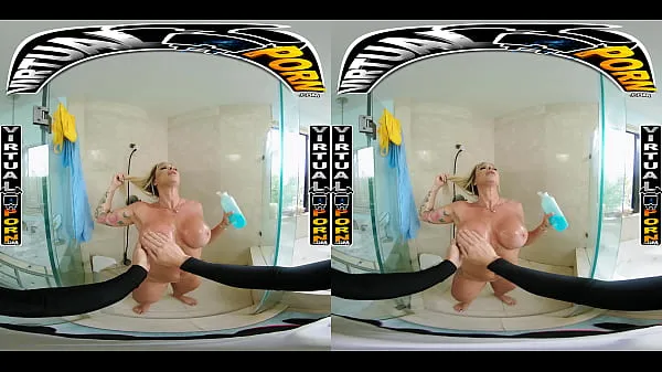 بڑے Busty Blonde MILF Robbin Banx Seduces Step Son In Shower میگا کلپس
