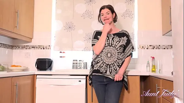 Большие Натуральная милфа с полным кустом Jenny - на кухне, инструкция по дрочке мегаклипы