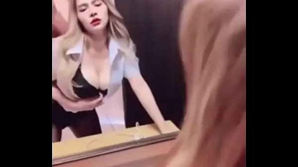 Nagy Pim girl gets fucked in front of the mirror, her breasts are very big mega klipek