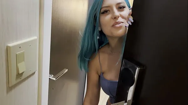 Veliki Casting Curvy: Blue Hair Thick Porn Star BEGS to Fuck Delivery Guy mega posnetki