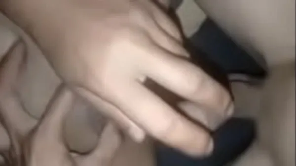 Klip berukuran Spreading the beautiful girl's pussy, giving her a cock to suck until the cum filled her mouth, then still pushing the cock into her clit, fucking her pussy with loud moans, making her extremely aroused, she masturbated twice and cummed a lot besar